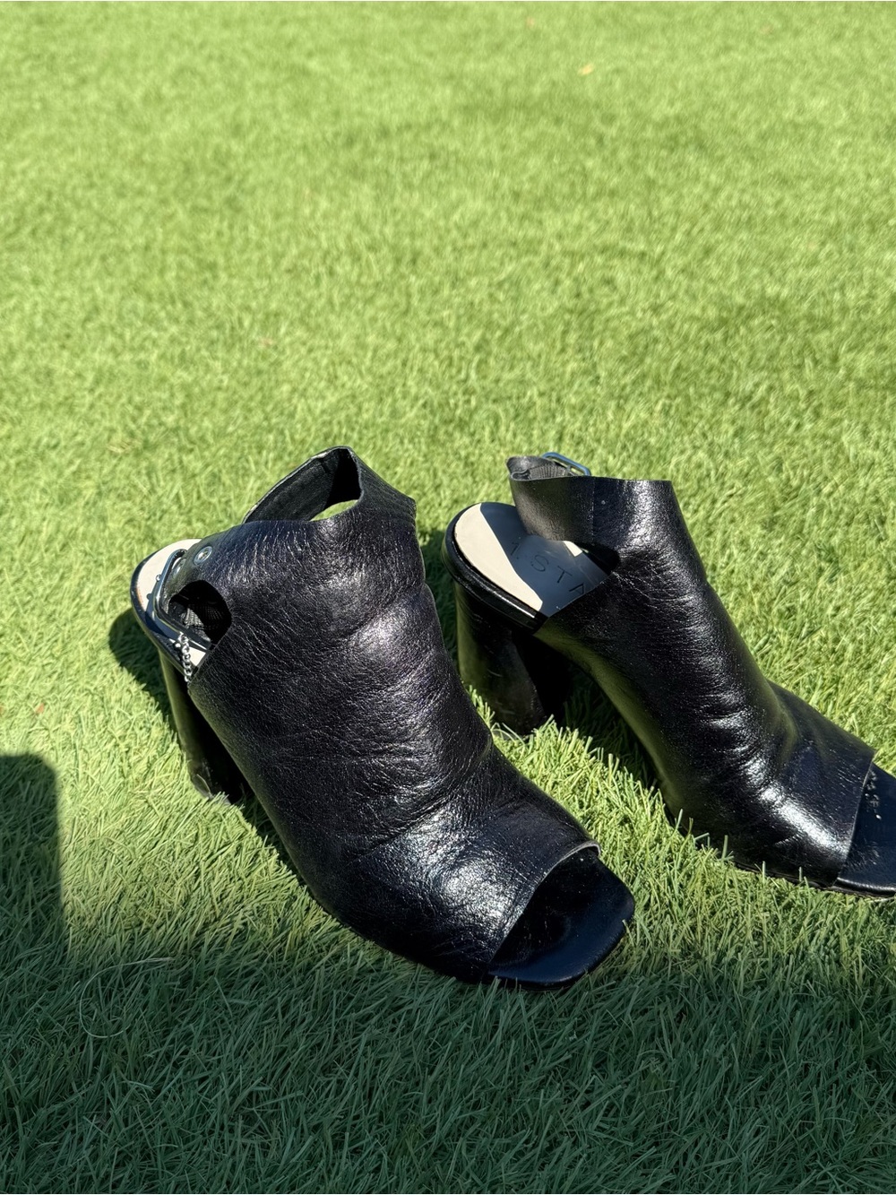 Women’s Black Open-Toe Leather Block Heel Sandals